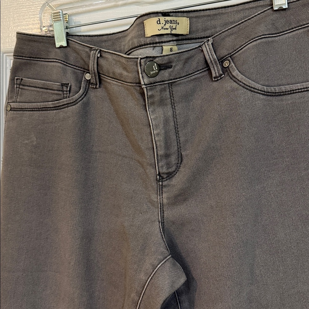 d.jeans Women's Gray Jeans
Size 16